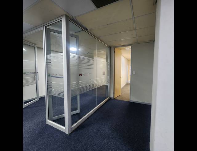 239M² OFFICE TO LET IN WESTVILLE